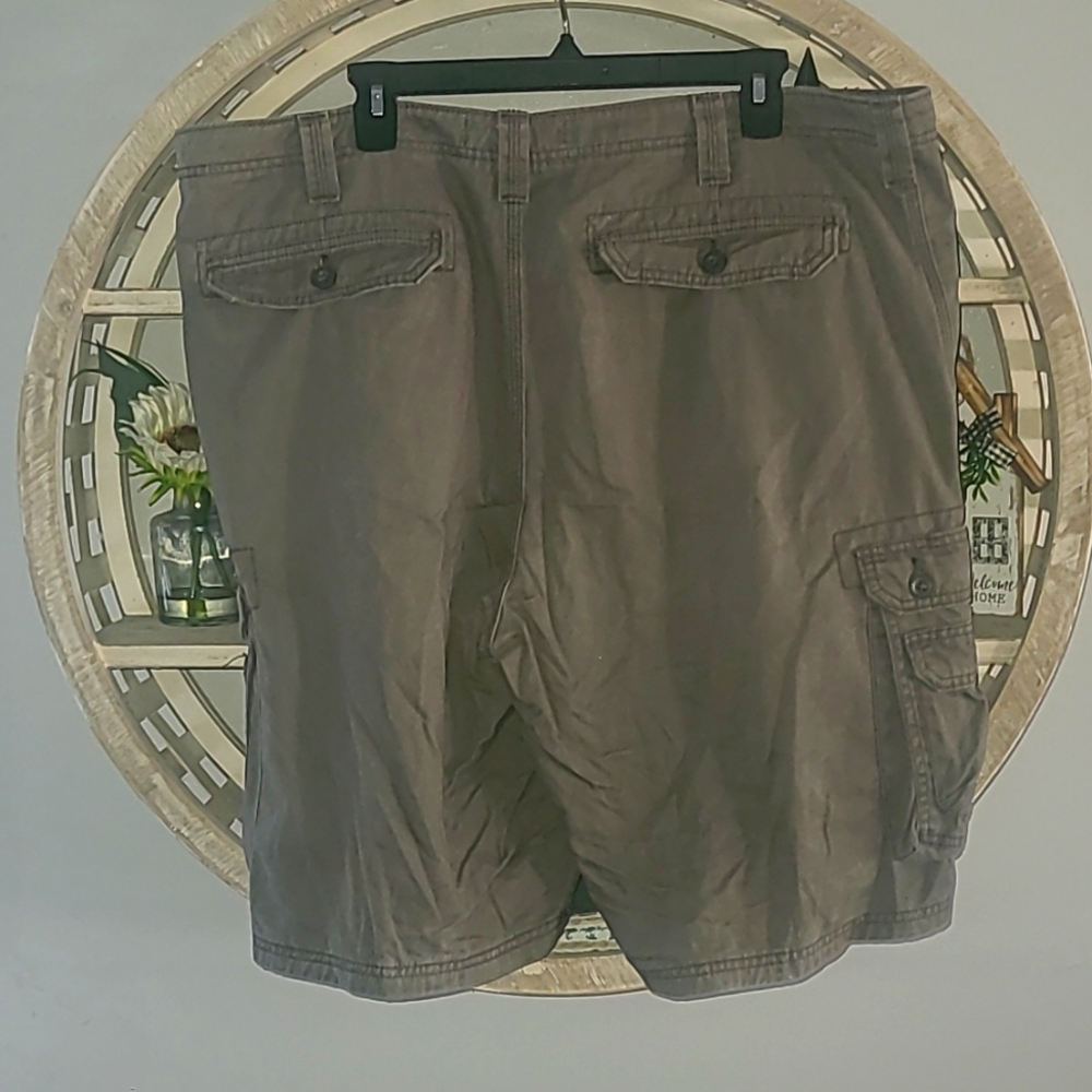 Lee men's cargo shorts. Bundle of 2 pair. Size 42. - Picture 9 of 9
